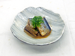 旬魚のにんにく糀煮